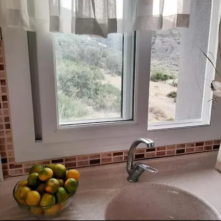 Karaburun'da Deniz Manzarali Ferah