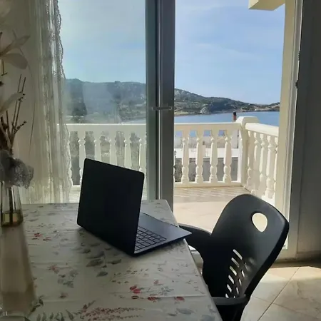 Karaburun'da Deniz Manzarali Ferah Villa *