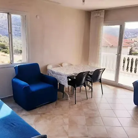 Villa Karaburun'da Deniz Manzaralı Ferah Dubleks Villa *