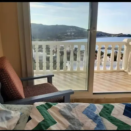 Villa Karaburun'da Deniz Manzarali Ferah