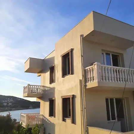 Karaburun'da Deniz Manzarali Ferah * Karaburun (Izmir)